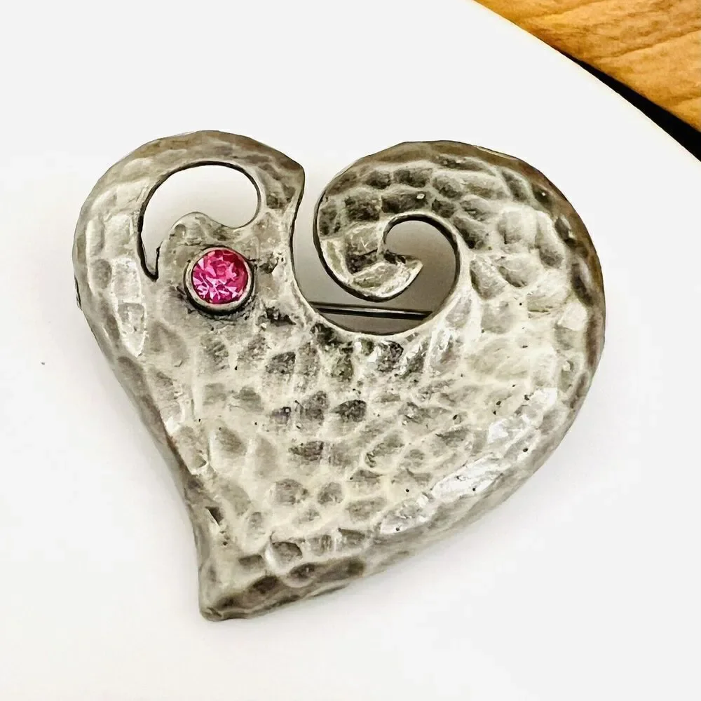Vintage Art Heart DD Dominick Avellino Hammered Silver Pink Stone Brooch 4098